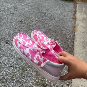 Hey Dude Pink Cow with sparkles Women’s 11